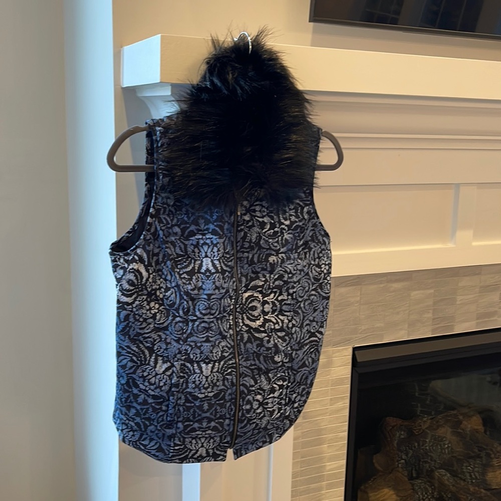 Chicos navy and black vest, with fur collar, Chico size 0/ regular size 6